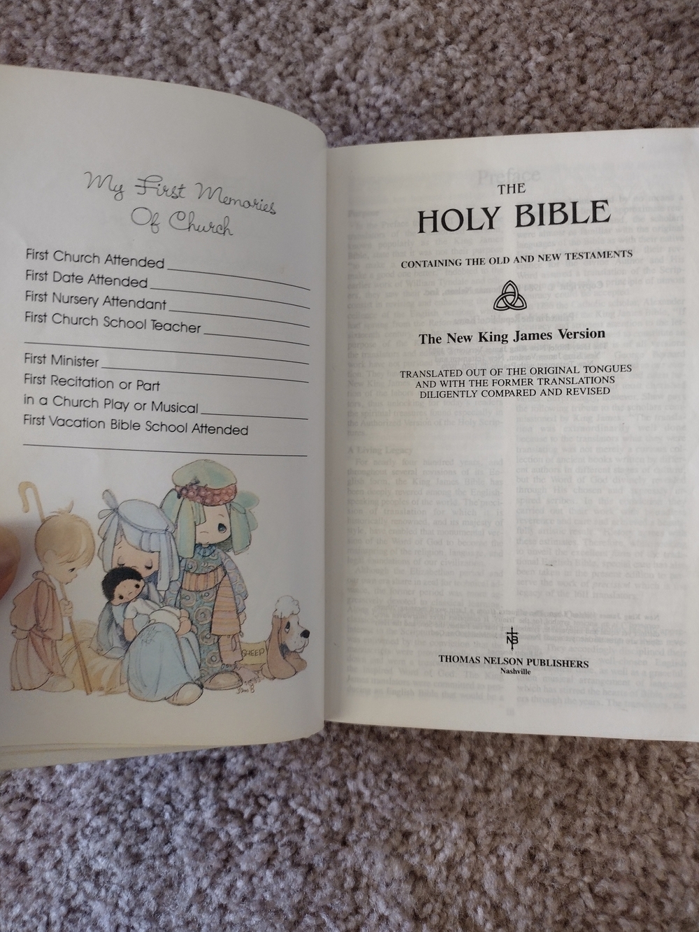 Vintage 1980's Precious Moments Bible - White Illustrated Cover - Picture 13 of 16